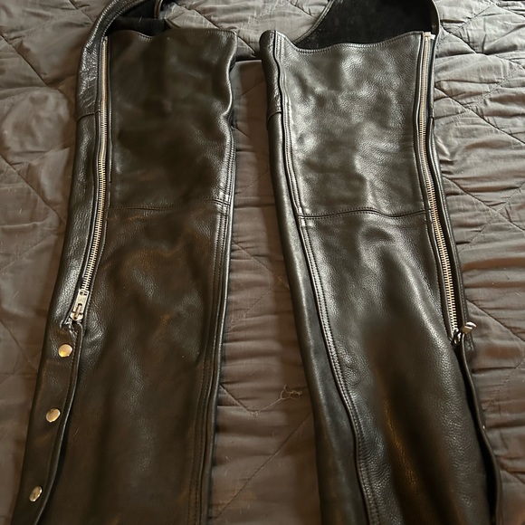 Kerr Men’s Leather Motorcycle Chaps - Picture 14 of 16